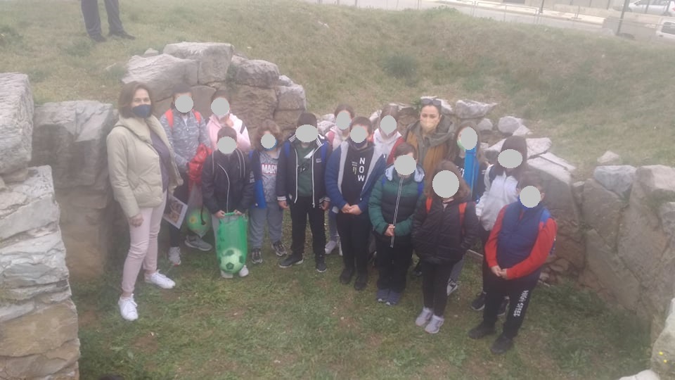 Εκπαιδευτική Επίσκεψη της Ε1 τάξης σε αρχαιολογικά μνημεία των Φαρσάλων